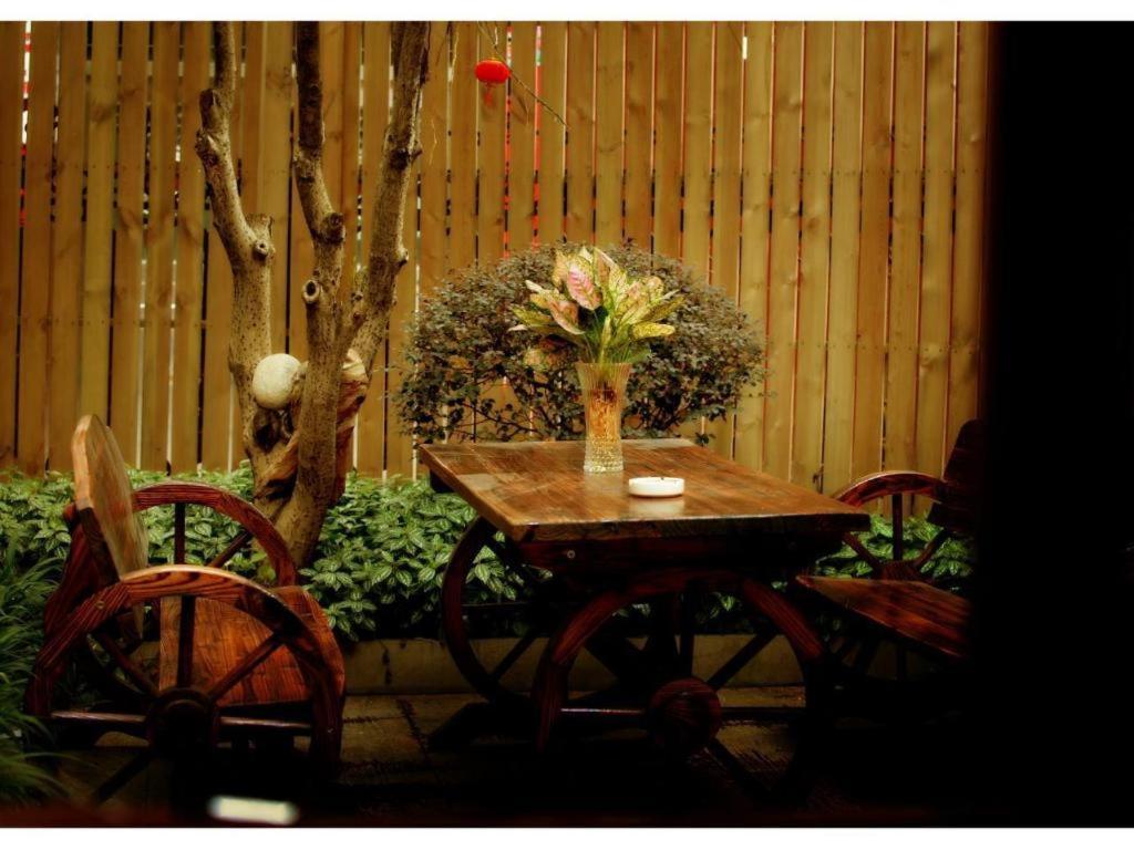 Parkside Hostel Гуйлинь Экстерьер фото