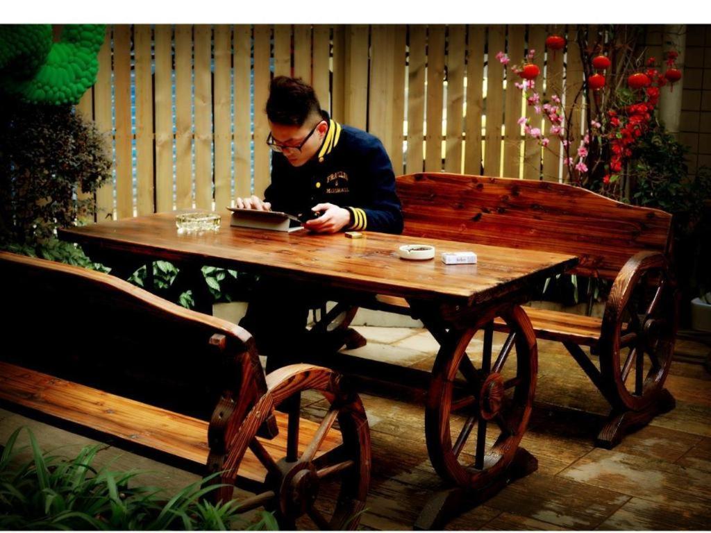 Parkside Hostel Гуйлинь Экстерьер фото